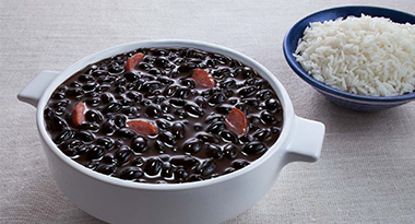 Feijão Tropeiro com Couve e Arroz